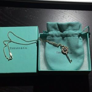 TIFFANY & CO DAISY AND KEY NECKLACE